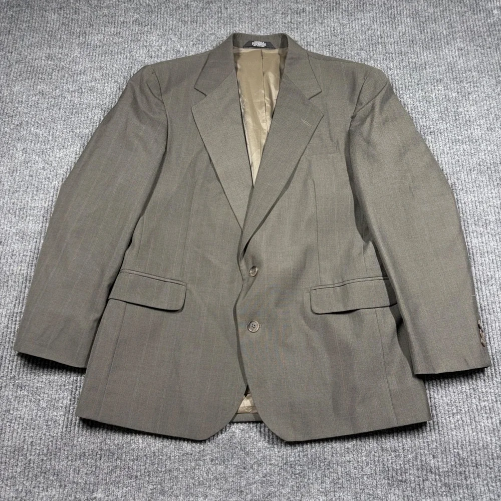 Haggar Clothing Co Suit Mens 42 Jacket and Pleated Pants Set Brown Pinstripe